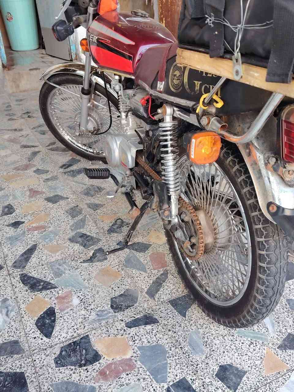 سلام عليكم دراجة ايراني تايكر موديل 22 للبيع اوراق سحب مفتوحه مرة وحده سعر 550
***********
