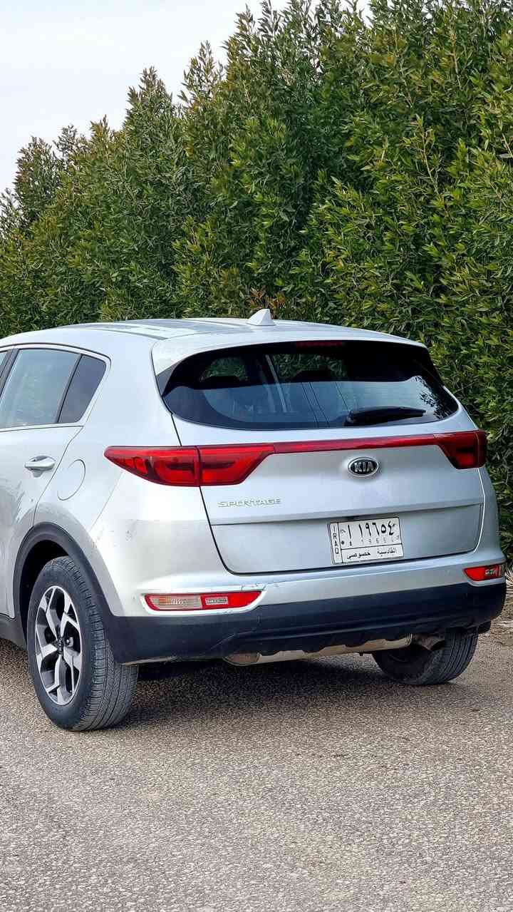 كيا سبورتج | موديل 2019
وارد أمريكي

 اللون رصاصي فضي 

️ محرك 2400 GDI وشرط بانزين عادي و بدون دوانز

 المواصفات:

✔️فورويل

✔️دفلوك وسطي

✔️مثبت سرعة

✔️مانع انزلاق

✔️نزول منحدرات

✔️ 3 مودات (ايكو/سبورت /نورمل)

✔️ تحكم ستيرن جهتين

✔️تحكم مري جهتين

✔️ شاشة لمس بلادية

✔️ كامرة خلفية بلادية

✔️ تبريد قطعتين 

📊 الممشى:

– ماشية  84 ألف 

🔧 الحالة:

✔️ محرك وكير مكفولات

– حادثها بجهة الراكب مبدل قطعتين بنيد وجاملغ بدون لغد او شاصي

_سنويتها ماساقطة للشهر ١٠/٢٠٢٦
السعر 155$ وبيها مجال بسيط
مكان السيارة محافظة الديوانية/قضاء عفك

📞 للاستفسار والاتصال:

***********
