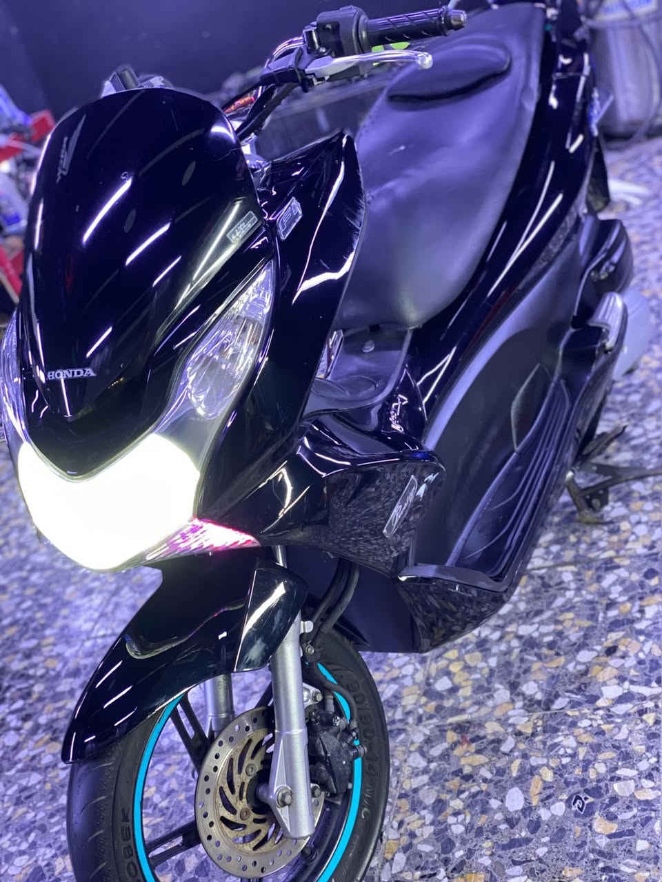 السلام عليكم جيل اول للبيع كفاله عامه ماشيه ٦٠ جاهزززه اي نقص مابيها محرك ١٢٥  مكاني بغداد حي اور***********  السعر ١٢ وبيها مجال
