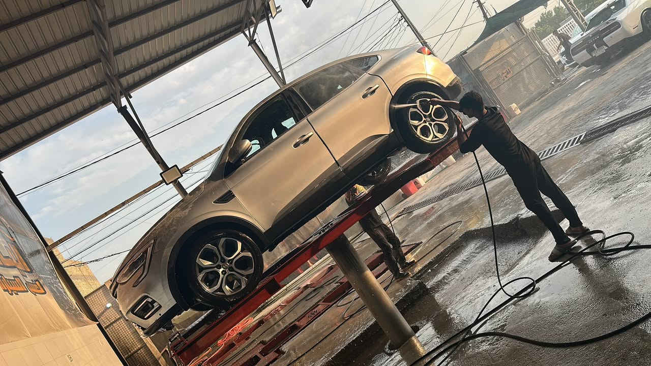 السلام عليكم رينو اركانا (سامسونك xm3) فوووول مواصفات للاخير وارد كوري حادثها موضح بالصورة ماشية 72 الف كير ومكينه كفالة السعر 115 ومجال مستعجل ع البيع 
***********
