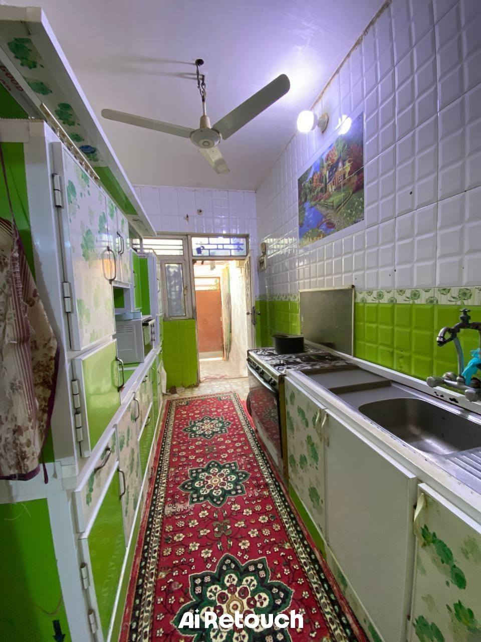 سلام عليكم بيت مساحته 125للبيع بحي المعلمين الثانيه خلف الفارس العربي  بناء حديث الطابق الاول كامل والثاني غرفه ومجمع صحيات كامله والغرفه والهول واصلات للسقف يعني طابق ونص  للستفسار ***********
