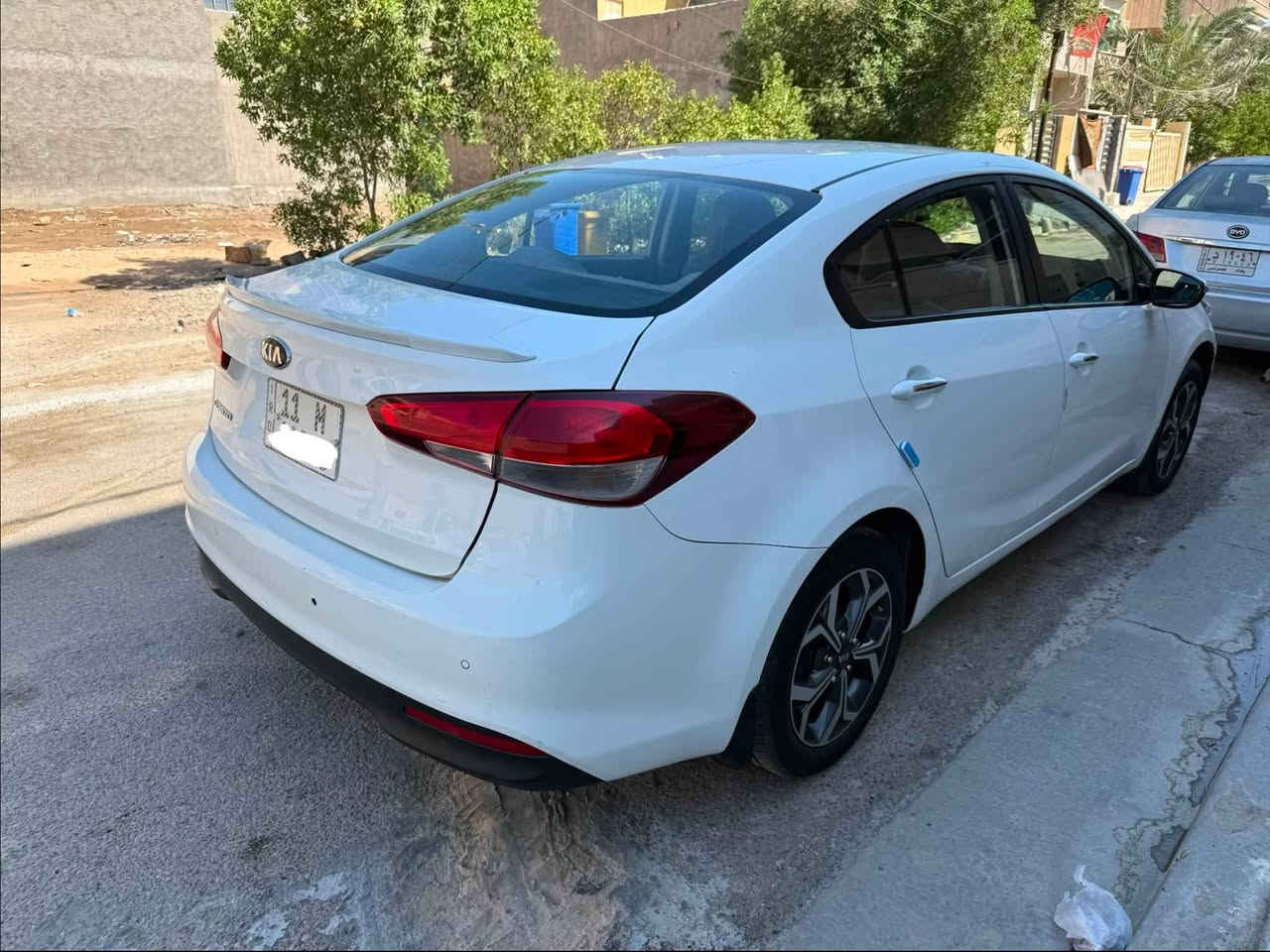 كيا سيراتو 17 خليجي رقم بغداد بسمي مكينه 2000  دوش كير ومكينه كفاله ماشيه 131 الف بيه صبغ جاملغ امامي ونص باب خلفي مواصفات فتحه وتحكم ستيرن ومري شفط فول عدى البصمه مكاني بغداد حي القاهره الشعب السعر  122 وبيه مجال رقمي ***********
