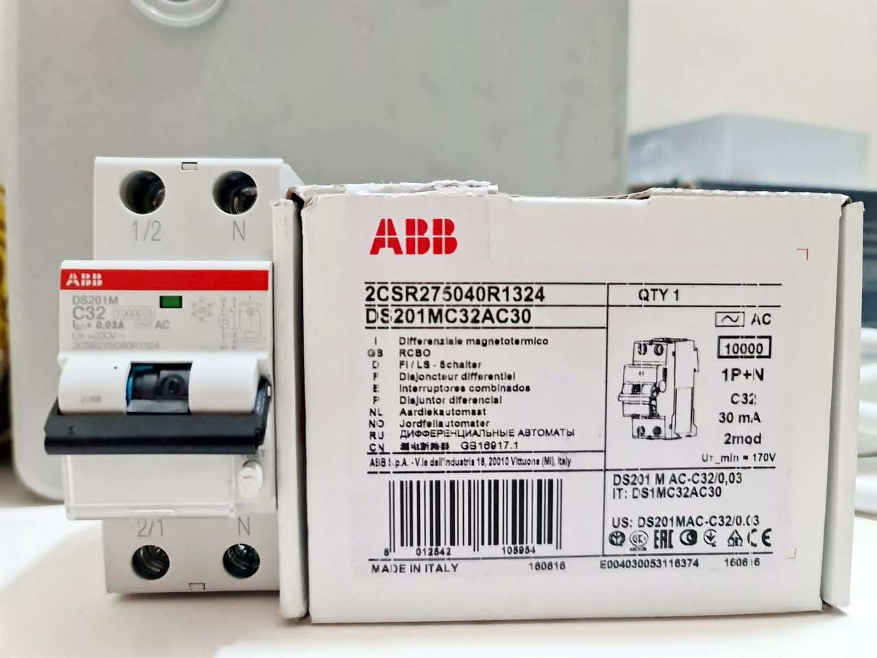 أحمي أهل بيتك واطفالك من صعق الكهربائي 🚫⚡️
وأنقذ حياتهم ✅️

⚠️القاطع التفاضلي خيار حماية للأشخاص فعال وممتاز من صعق 
يربط مع سخانات المياه او غسالات الملابس او اجهزة التكييف او غسالات الصحون او مبردات الهواء 

او مع أي جهاز كهربائي منزلي يستخدم المياه او لجهاز معين 

قاطع الحماية التفاضلي RCBO من شركة ABB الاصلي صناعة ايطالية 🇮🇹
يفصل التيار الكهربائي لحظياً عند وجود تسريب تيار ( صعق⚡️ ) 
فصل تيار عند وجود شورت سيركت 
فصل تيار عند الحمل الزائد 

3 وظائف في قاطع واحد 1 

كما موضح في الفديو تجربة ⬇️

✅️متوفر ( يوصلك القاطع لبيتك ونشدة الك ) فقط بغداد 

يرجى مراسلة الصفحة للأستفسار


**إذا كنت صاحب هذا الإعلان وتريد حذفه لأي سبب، رجاءا أرسل رسالة إلى الدعم الفني**