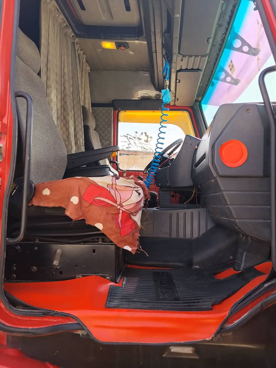 سلام عليكم سكانيا للبيع موديل 1995رقم سليمانيه 3لوحات مربوطه مساف 3محاور سنويه لحد 27مجموعه سكس بنز 2011بومه محرك 113بم كربهاي محرك جديد كير 900تخم تاير باتري جديد تبريد جديد تفه شغله العنوان بابل فضاء القاسم ***********
