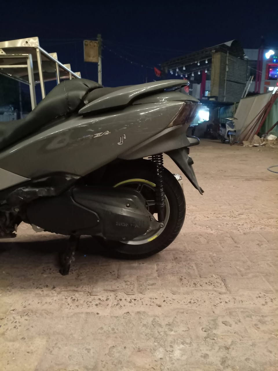 السلام عليكم فورزة صفر عشرة للبيع بيع بعض النقوصات البسيطة ودراجة شغاله خير من الله مكاني بغداد الشعب *********** السعر اتصل وبخدمتك تاخذ عيوني وماقصر
