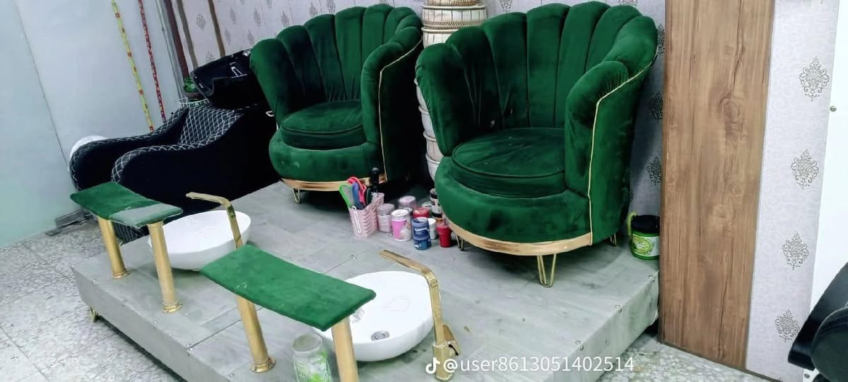 السلام عليكم عندي غراض صالون أبيعهن شلعه وحده الشراي يتواصل
***********
