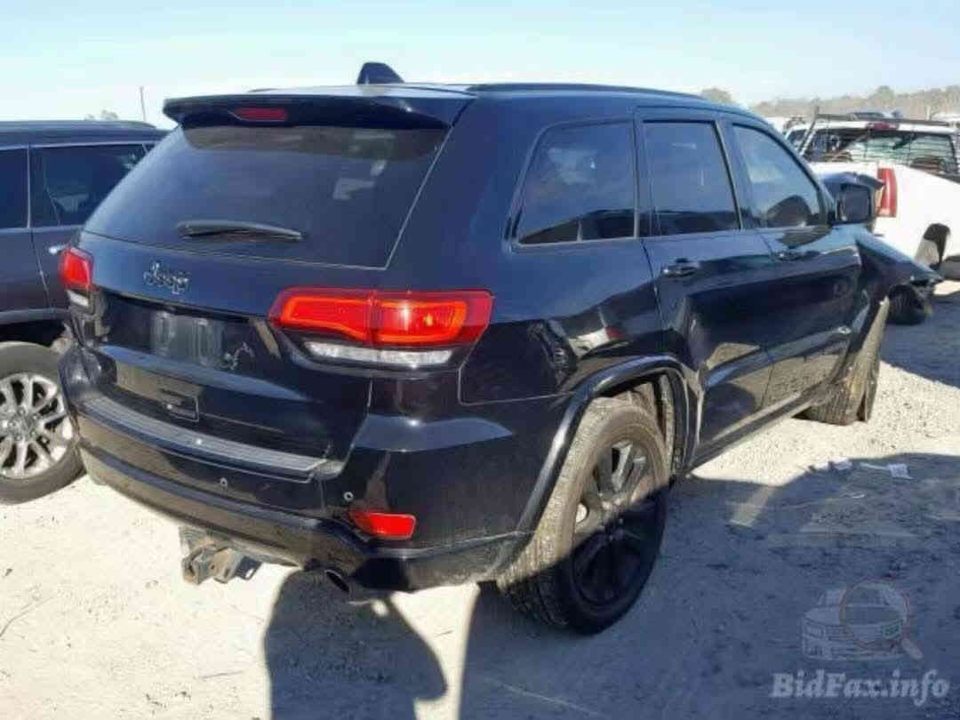 السلام عليكم
جيب 18 بلاك توب 
6 سلندر  فول مواصفات ماعدا الفتحه 
السياره كاسره بستم 🔴
170 مكان بغداد البياع 
***********
