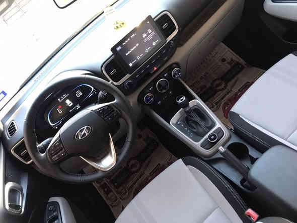 #هونداي_فينو
#موديل_2023
#مرقمة_بغداد

  المواصفات 
بصمة 1- 
 فتحه سقف (سلايت) 2- 
داخل لونين 3-   
شاشه كبيرة كامرة دوارة 4-
فول  تحكم ستيرن جهتين  5-
 ويل كروم 6-
7- شاشة كبيرة كاربلي +اندرويد 
8- نظام انذار
9- مانع انزلاق
10- تراكشن منحدرات
11- وضعيات قيادة  
12- رادار تحذير جانبي 
13- رادار خلفي
14- رادار امامي
15- تحديد مسار 
16- مكينة 1600 دبل نوزل 
17- حمالات سقف
18- حساس خلفي
 و السيارة جديدة جدا و السيارة اجمل و أحلى بكثير من الصور و الحادث خفيف صور الحادث مرفقة مع الصور 
السعر 159  و بها مجال بسيط الاتصال ***********

المكان : بغداد , الدورة
