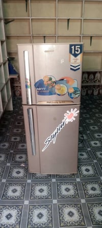 ثلاجه للبيع السعر ١٧٠وبيه مجال لشراي لاستفسار الاتصال على هاذا الرقم ٠...