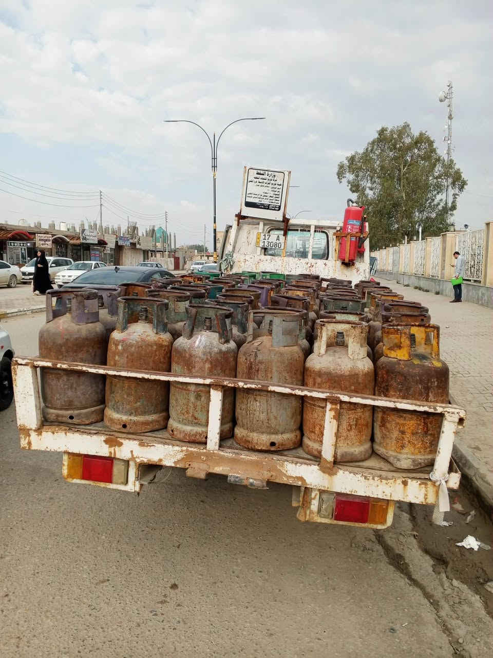 سلام عليكم سياره مال غاز للبيع تاخذ 70 قنينه مكاني الرميثه منطقتها بنعارض والخزائن  الاستفسار ***********
