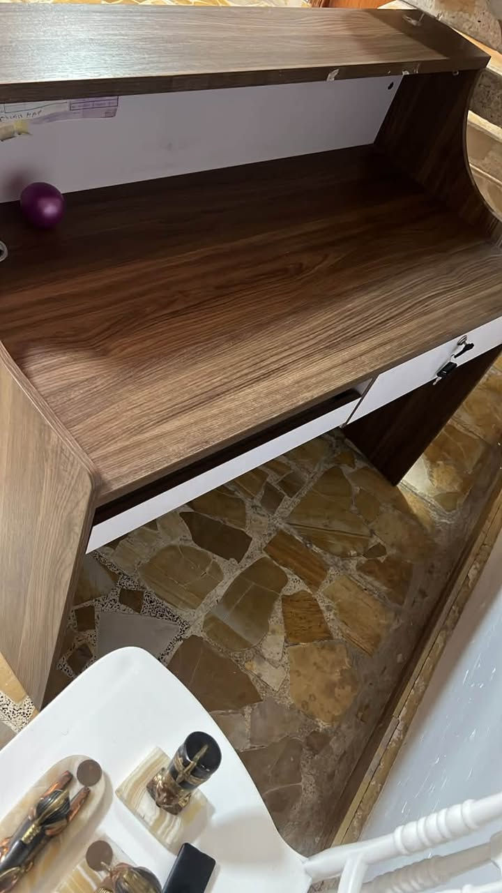 سلام عليكم لبيع مكتب +كرسي مستعملات


**إذا كنت صاحب هذا الإعلان وتريد حذفه لأي سبب، رجاءا أرسل رسالة إلى الدعم الفني**