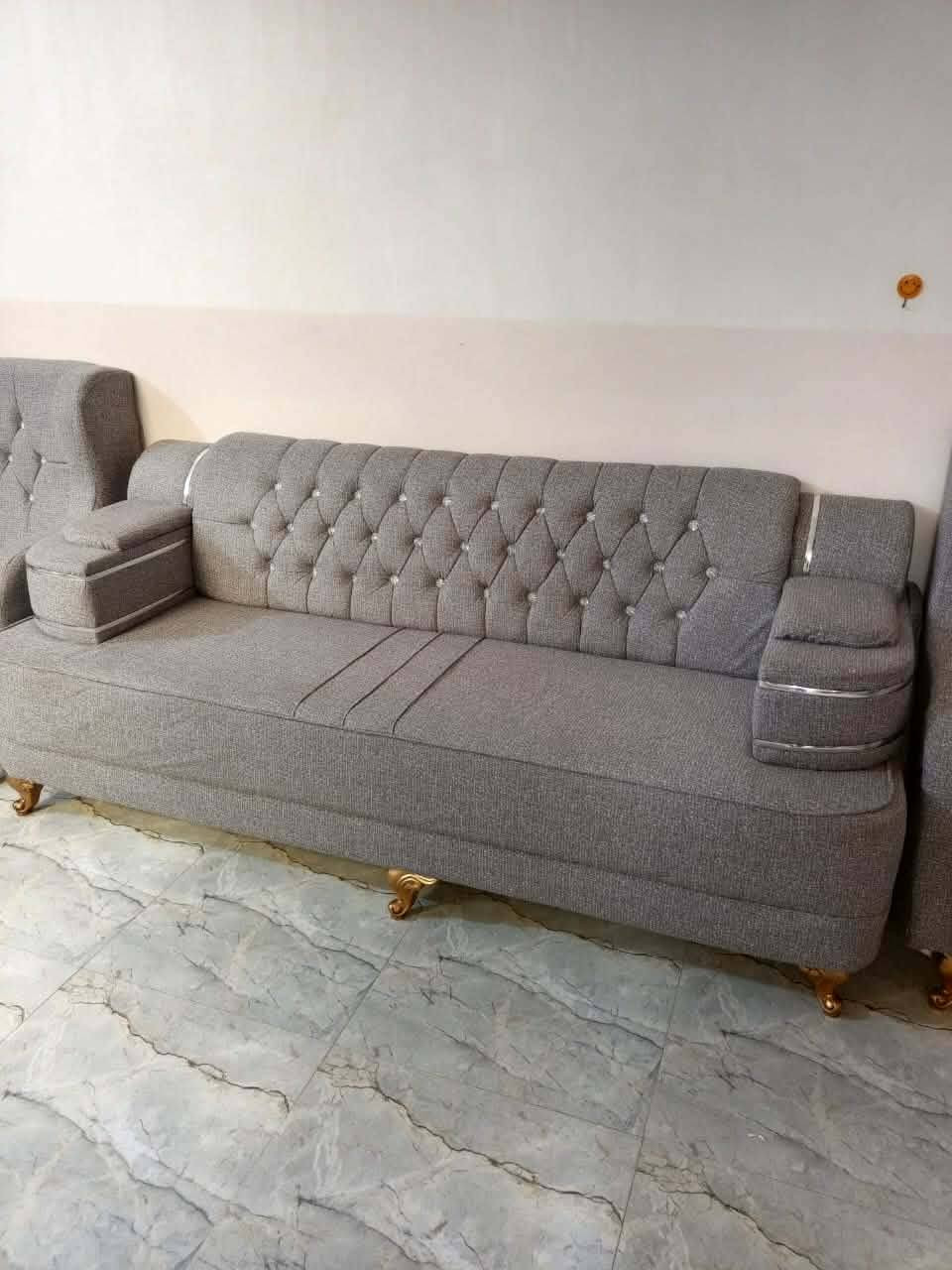 سلام عليكم اخوان هاذ تخم مستعمل شهر البيع سعره 600الف ست قطع ***********
