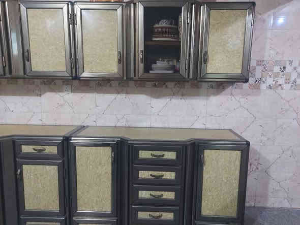 تخم قنفات 10 مقاعد + كوشات ب 500
ميز تلفزيون 50 الف
كاونتر 3 مترات ونص 4 قطع ب500 
المكان  بغداد حي الحسين
***********
