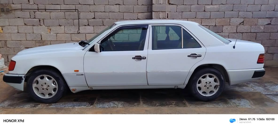 مارسيدس دب E300
موديل 92
سنوية لل27 باسمي.. مداور ثاني يوم.
قواعد سليمة 
تخم تاير جديد
حدادية كاملة وجديدة مسويها ع أيدي 
باتري جديد
 گير..مكينة vvt 2.5
تبريد ثلج🥶
كهربائيات كلها شغالة
غرفتها حلوة
السيارة خير من الله
والسعر مناسب ان شاء الله 55 ورقة
وبيها مجال لليعتنيها
كل التفاصيل مذكورة وكلشي مصورلك
وهذا رقمي ***********
مكان السيارة ( ناصرية _ سوق الشيوخ)
