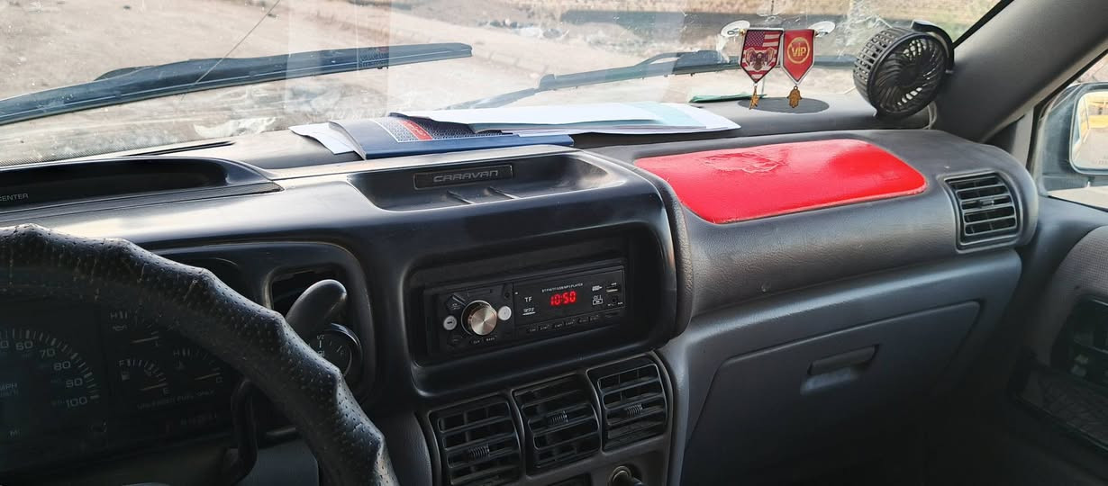 تعديل المنشور....مراوس..السلام عليكم دوج كرفان 95 للبيع طويلة رقم بغداد حرف و محرك بلادي 6 سلندر 3300 بيه دخان قليل والكير مجفت يم خدمات علي في بغداد مصبوغة حزام وقمارة جاردة مثلما موضح بالصورة سنوية ساقطة عندي وكالة من صاحبها تبريدها كان يشتغل بس الولف عطل ومو فارغ أسويه ..للمراوس بسيارة صالون أو بيكب صيني والفرق نتفق عليه.والماعجبه إخوان يعبر المنشور..مكانها المثنى.رميثة هاتف ***********
