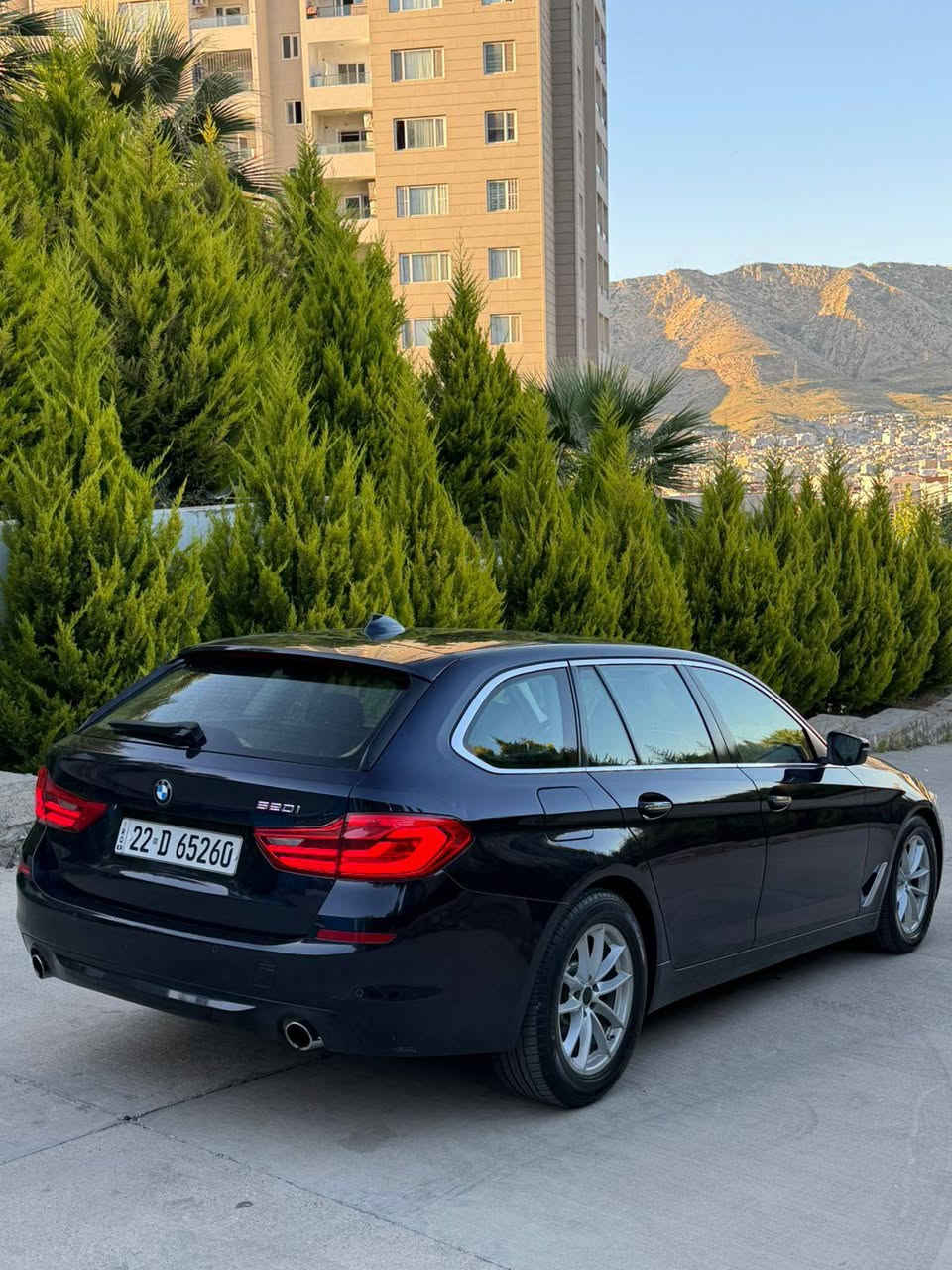 ‏Bmw 520i موديل 2018 ( بانزين ) خليجي ظمان دولي

⚔️⚔️ السعر 139$ وبيها مجال ⚔️⚔️

اي استفسار ( *********** )
العنوان النجف الاشرف 

مكينه اربعه سلندر توين بور تيربو كلش قتصاديه وسريعه
شلعتها ومعدلها شي مخيف

السيارة بدون حادث كفاله عامه
محدث 2023 صبغ قطع التحديث فقط

السيارة خليجية جانت تكسي مطار دبي الدولي vip

بدون اي نواقص واي عيوب ومن الزيرو لليوم كل سيرفسها بشركة BMW واي قطعه تتبدل جانت اصليه من شركة Bmw ⚔️

⚔️ تحويل او وكالة نفس اليوم ⚔️

⚔️⚔️ المواصفات ⚔️⚔️

بصمه تشغيل ⚔️
مثبت سرعه ⚔️
صندوك كهربائي + شفط ⚔️
ليد داخلي 12 لون بلاد ⚔️
كشنات اماميه  خزن  + ستيرن خزن ⚔️
شاشة جبيرة حساسات اماميه + خلفيه ⚔️
تحكم فتح وغلق الجام من خلال البصمه⚔️
مصابيح داخل يدات الابوب للترحيب وتذكير القفل وفتح السياره ⚔️
مري كلاب .. مري شفط ⚔️
كير اوتوماتيك + عادي 8 نمر ونظام sport⚔️
لايتات زينون بلاد عالي ناصي متحرك  بك لايتات ليد بلاد 
داخل السياره جلد طبيعي مشمشي ⚔️
الكشنات الاماميه تحكم كهربائي فول⚔️
تحكم ستيرن جهتان فول ⚔️
امكانيه التحكم في كمبيوتر السياره⚔️
ماوس داخلي للتحكم التام في السياره والكمبيوتر ⚔️
انظمه ملاحه متطوره حسب الموصفات
امكانيه ربط الهاتف بشكل متكامل⚔️
سايد بريك كهربائي بصمه ⚔️
نظام مانع الانزلاق⚔️
زجاج المرايا الجانبيه والوسطيه للسيارة عاكس للضوء⚔️
التبريد التحكم من قبل السائق او من خلال قياس درجات الحراره وتحكم التبريد الخلفي منفصل بالكامل عن الامامي مع امكانيه التحكم به من قبل السائق من خلال الكمبيوتر ⚔️
نظام الايرباك لجميع جوانب السياره⚔️
حساس امامي خلفي ⚔️
نظام السماعات فول استريو +دمام ومضخم بلاد⚔️
كمبيوتر لفحص جميع المركبه وعند وجود اي خلل يخبرك في مكان العطل والخلل 

ملاحظة ..
صدر امامي خلفي جديد
اربع تايرات جديدة + فلتر بانزين + دسكات امامي خلفي مبدلهم  السيارة جاهزة وعلى ٢٤ حباية بدون اي نقص واي عيب بشرط النجف, العراق
