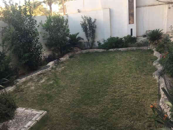 بسم الله الرحمن الرحيم 
السلام عليكم ورحمة الله وبركاته 

توفر لدى مكتب آلعين بيت مساحه 400 بيت متكامل متكون من 2 غرف ومطبخ حار وبار وصاله وديوانيه وصحيات خارجيه وداخليه 
المكان الصوفيه يبعد عن الشارع الرئيسي اقل من 150 متر 

سعر البيت 185 مليون وقابل للتفاوض

للاستفسار اكثر زياره مكتب العين للعقار او الاتصال على الأرقام التاليه  ***********-***********
