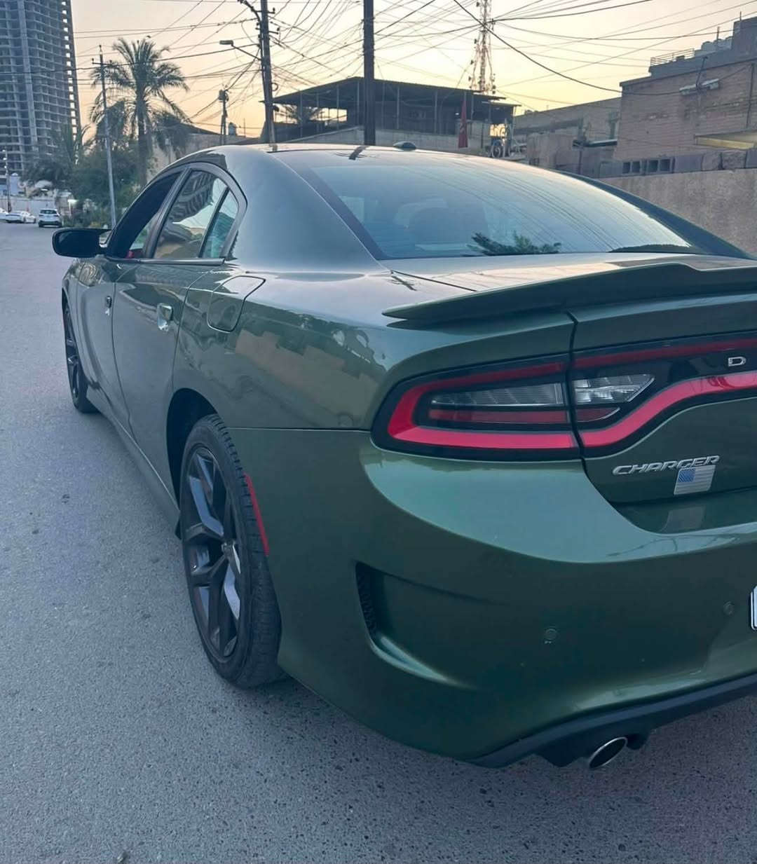 سلام عليكم 
جارجر 2019 GT وكالة خليجي لون زيتوني فووول مواصفات ميحتاج اذكرهن رقم بغداد تحويل ثاني يوم 
السيارة جاهزة للاخير مابيه اي نقص ماشية 110 الف السيارة بيها مكانين بارد صغار وبيها حافة البنيد تعديل اصبعين وبيها التكمة فوك السايق طخة صغيرة و مصبوغ عل كدهة 
مكان السيارة   الكرادة 
السعر 227 وبيها مجال بسيط 
***********
