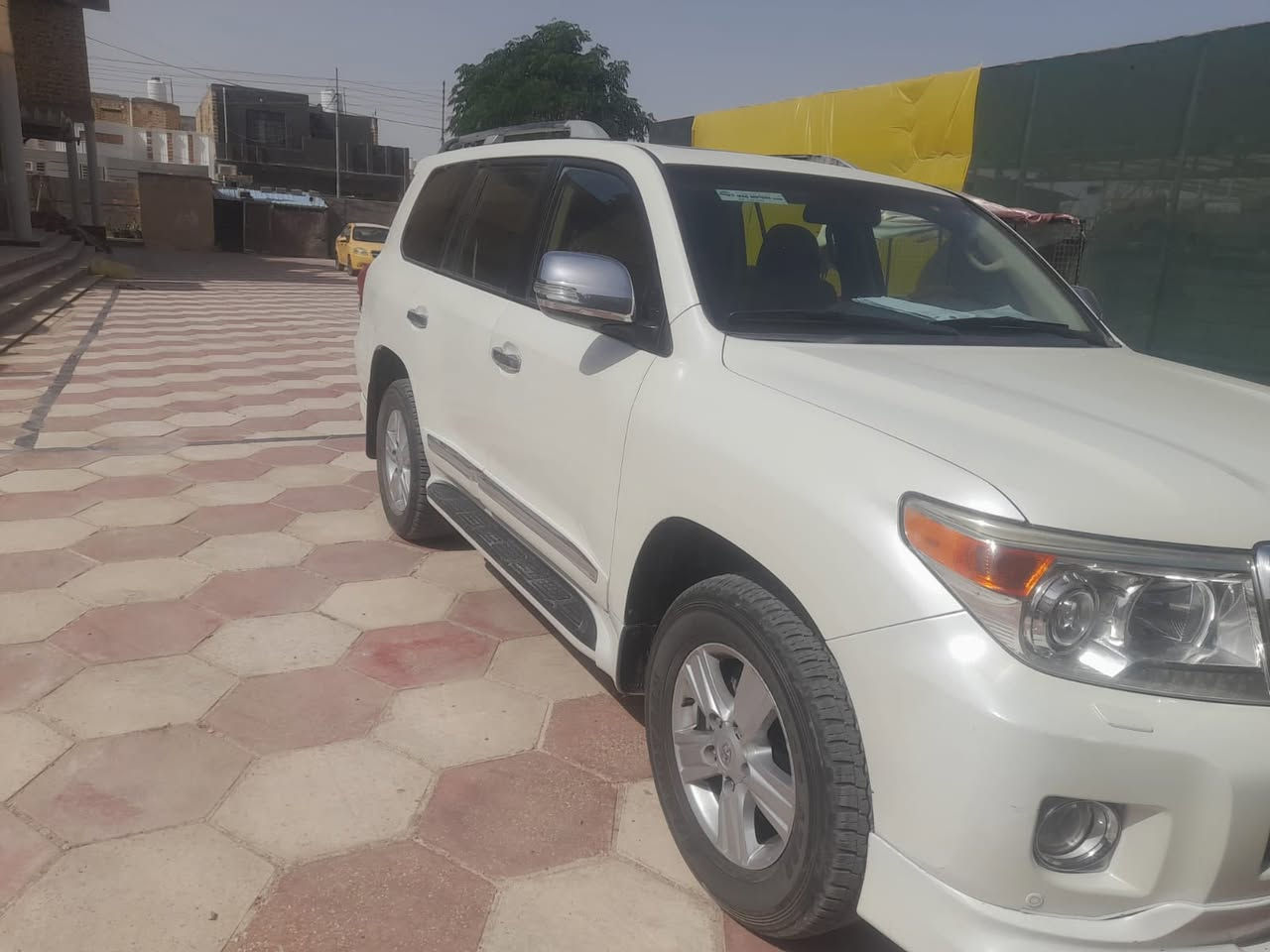 🚘 للبيع لاندكروز 2015 GXR
▪️ 6 سلندر  
▪️ ممشى 125 ألف  
▪️ السيارة كفالة ونظيفة جدًا  
▪️ بيها بابين جهة السايق بيهم بارد بسيط + تكحيل  
▪️ غير هذا السيارة نظيفة وما تحتاج شي  

💰 السعر: 400 ورقة و4 شدات  

📞 الاتصال:  
🚘 للبيع لاندكروز 2015 GXR  
▪️ 6 سلندر  
▪️ ممشى 125 ألف  
▪️ السيارة كفالة ونظيفة جدًا  
▪️ بيها بابين جهة السايق بيهم بارد بسيط + تكحيل  
▪️ غير هذا السيارة نظيفة وما تحتاج شي  

💰 السعر: 400 ورقة و4 شدات  

📞 الاتصال:  
***********
