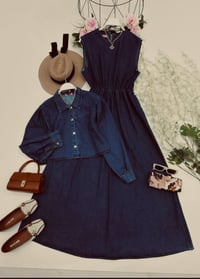 جينز • اخر قطعتين • توصيل مجاني الديوانيه