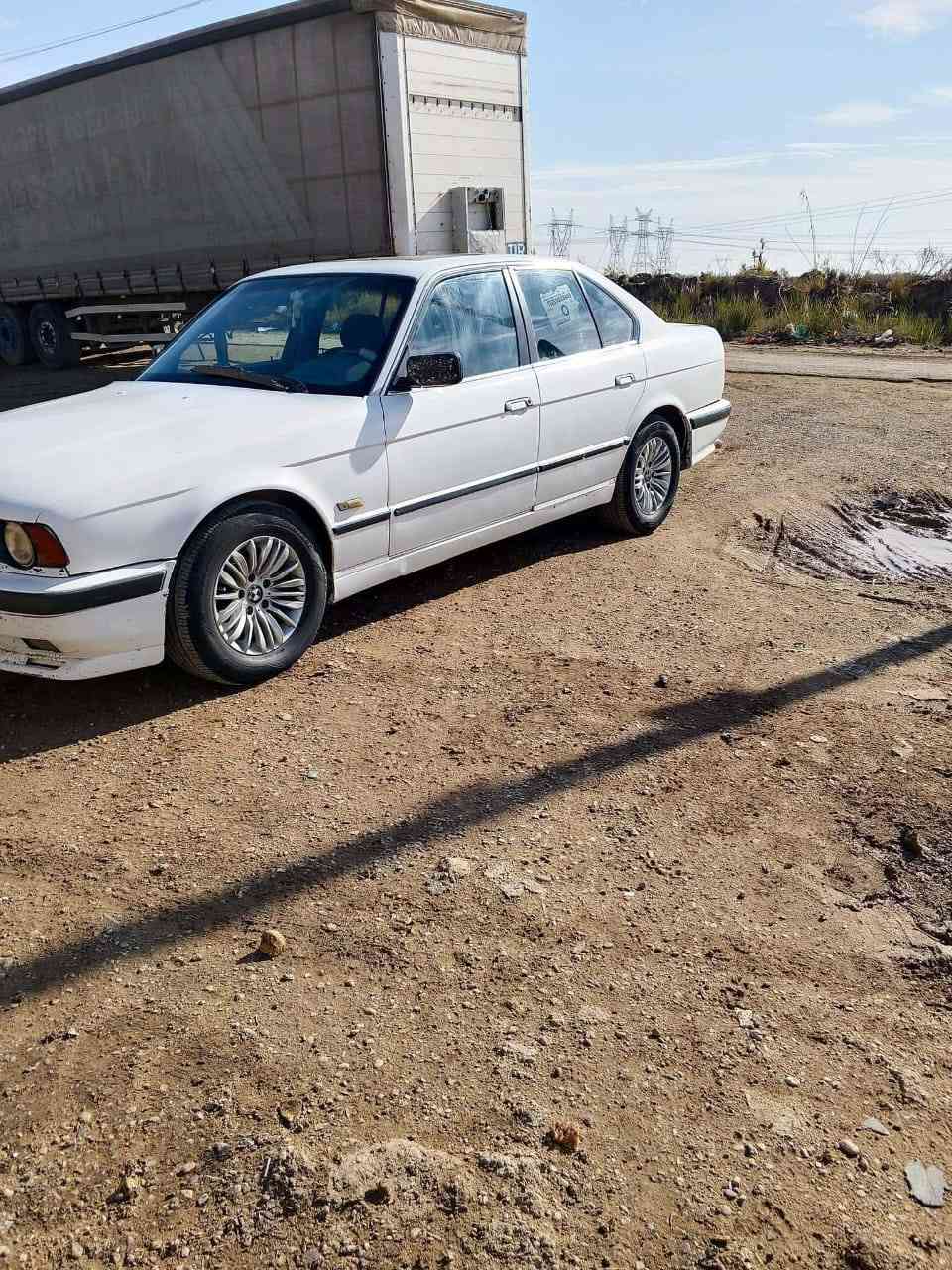 ٥٢٠ اصل محرك ٢٥ مفتوح كير عادي رقم انبار بسمي محرك وكير جدد صدر جديد تخم تاير جديد دوشمه جلد لون أبيض موديل ٨٩ مكان بغداد مشروع الوحده قرب بسمايه السعر ٣٩ تبريد شغال الشراي يتصل ***********
