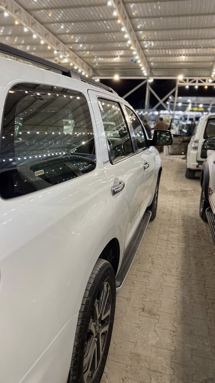 تحيه طيبه
تيوتا سيكويا للبيع فقط 
فول مواصفات بلاتينيوم 
موديل 2009 امريكي صبغ حزام بدون دواخل 
السياره جاهزه للأخير التبريد فقط كمبريسر عاطل 
كير مكينه حداديه تخم تاير كهربائيات كله شغال بيها منضومة غاز تنسى الأصراف 
مكاني النجف 
السعر 163 وبيها مجال بسيط 
***********
