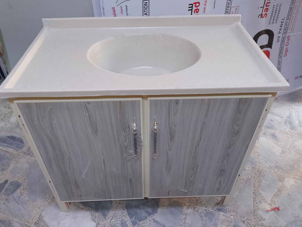 سنك متر مرمر جديد سعر 140 شغل تزكام ومغلف بلاستيك من الداخل ضد الماء مقوى بجسور تحت الارضيه والرف توصيل موجود جميع مناطق البصره حجز وتساب *********** و *********** البصرة, العراق
