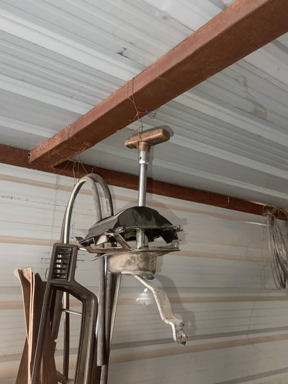 السلام عليكم ورحمه الله وبركاته 
كير اوتو كامل مع تفرعات سعر 400
دركة سعر ( 150)
تخم كبات اصلي ابو شايب سعر ( 100)
زوج مري 81 ( 50 )
فرس كير + سايد بريك سعر ( 100 )
اربع دوسات لون بيجي سعر ( 60 )
اطار سلعه دشبول ( 25 )
دلكو عدد 2 سعر الواحد ( 30 )
فيت بم عدد 2 سعر الواحد ( 20 )
تخم واقيات سعر ( 40 ) 
اتصال ***********
