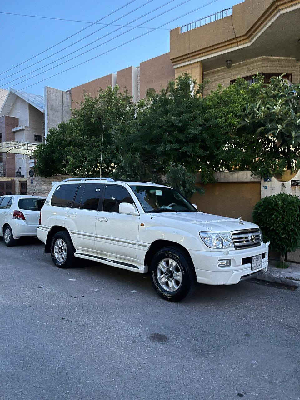 تویتا لاند کروز ٢٠٠٧
شهر ٧ قبات موصفات بدون صبوغ 
بس شويه تعديل لون ابيض صدفى مكينه مفتوح 
١٧٠٠٠٠كم حقيقى رقم اربیل شمالیە
تحویل و وکالە بشرط  

سعر ٢١٢ ورقه و مجال
0750 202 12 15
