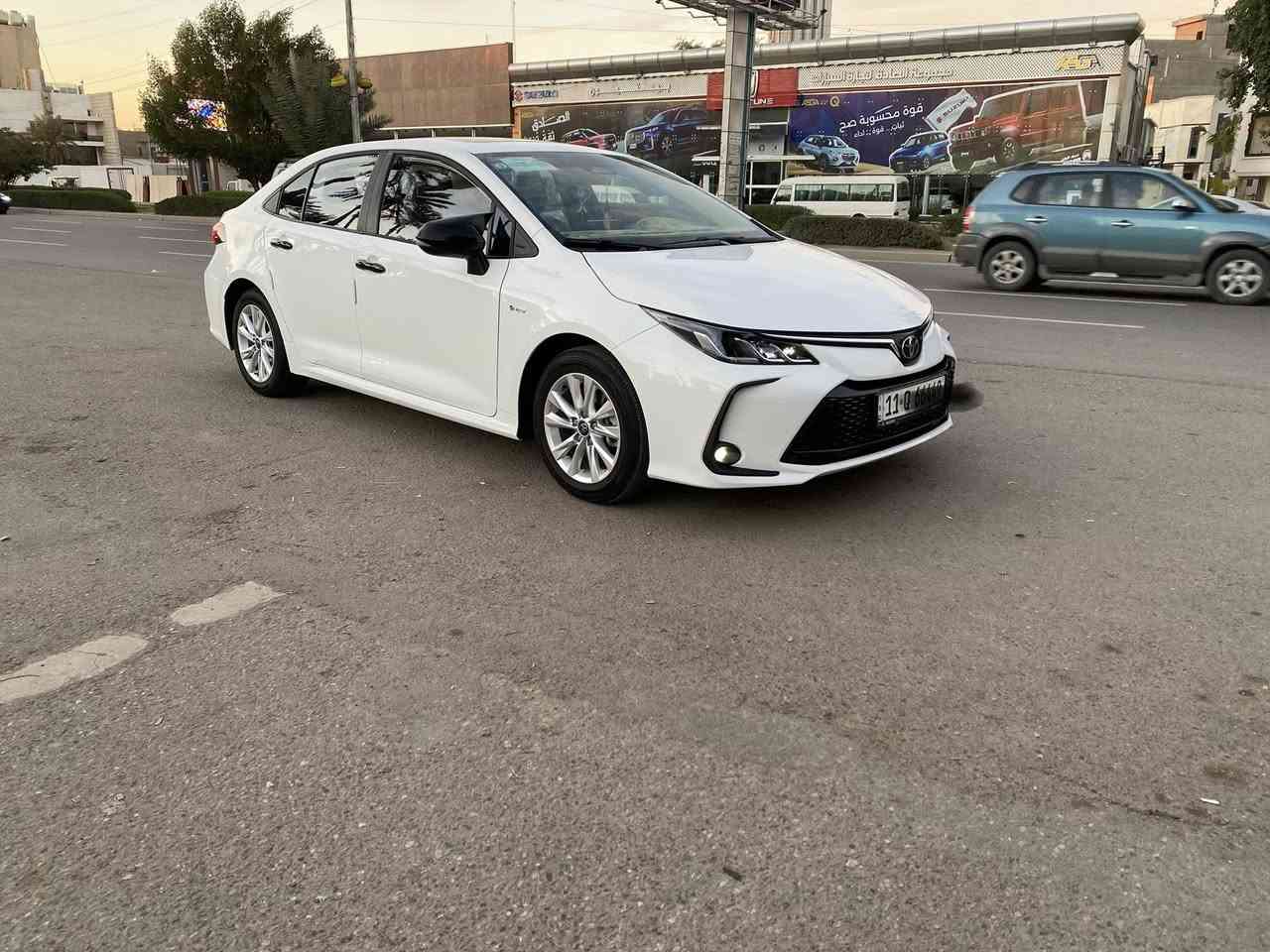 السلام عليكم للبيع كورلا الشكل الخليجي هايبرد مكفوله كفاله عامه
رقم بغداد مميز باسمي فول مواصفات 
 موديل 2024 ماشيه 12 الف 
كاعيات وبيبان ومازدات مغلف حراري
يدأت ومري جانبيه سوادات 
بصمة تشغيل + نضام الترحيب عند الاقتراب
كشنات جلد سلايد روف طكتين رادار تحديد مسار 
لايت زينون ولدات اماميه وخلفيه 
شاشة ديجيتال + شاشة وسطية كبيره + كاميرا. دواره
مثبت سرعة (Cruise Control). 
تبريد قطعتين وباقي المواصفات 
مكانه بغداد الزعفرانيه 

الرقم واتساب اتصال ***********
