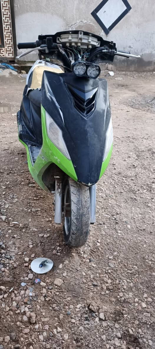 سلام عليكم
دراجه   مراوس  فقط 
دراجه كامله سلف هندر لايتات اشاير كامله 
ما مفتوحه 
ماخذه بوكته ب ٩٥٠ 
لايت زنون 
مراوس موبايل فقط 
للتواصل خاص او *********** وتساب
