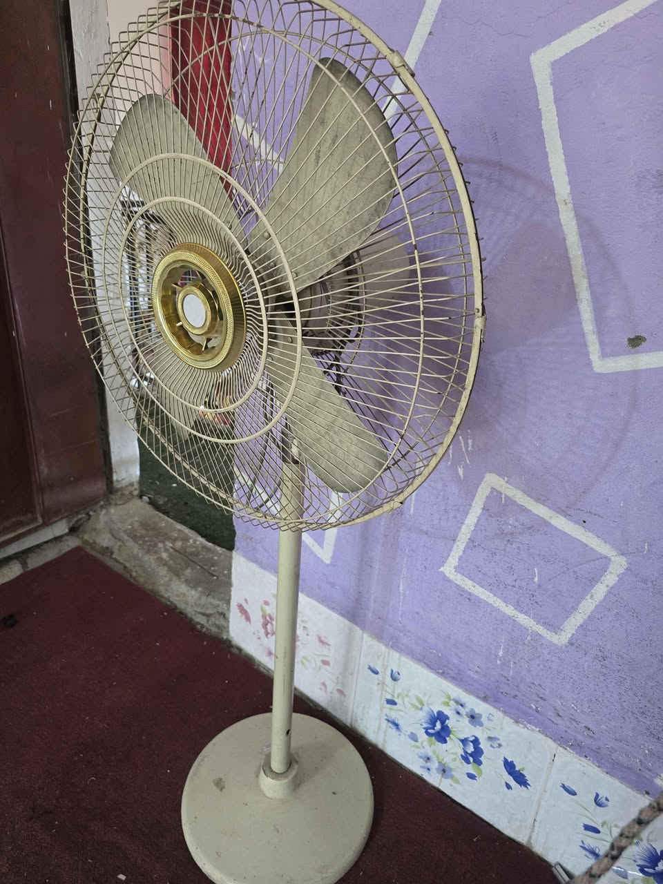 غراض للبيع 
سبلت يورك طن ونص شرط لفحص 350 
مبرده بلاستك شغاله كاملة سعر 130 
مروحه تشغل عده سرعات سعر 75 شراي يتصل *********** عمارة, ميسان
