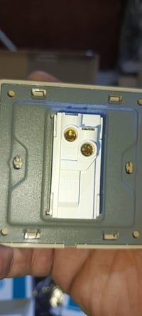 عندي 100 نقطة كهرباء كلهن نفس الشي ونفس اللون مهتم يتصل عليه 078261592...