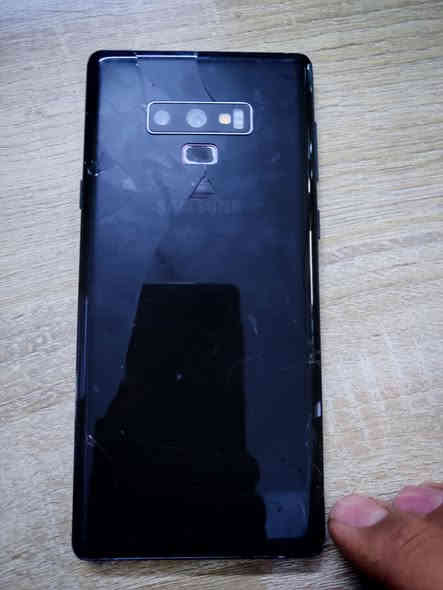 السلام عليكم ورحمة الله وبركاته
سامسونك نوت ٩ ضربه بالكلاس الشاشه صاحيه
ذاكره ١٢٨ السعر ١١٠ الف
مكاني بغداد ***********
