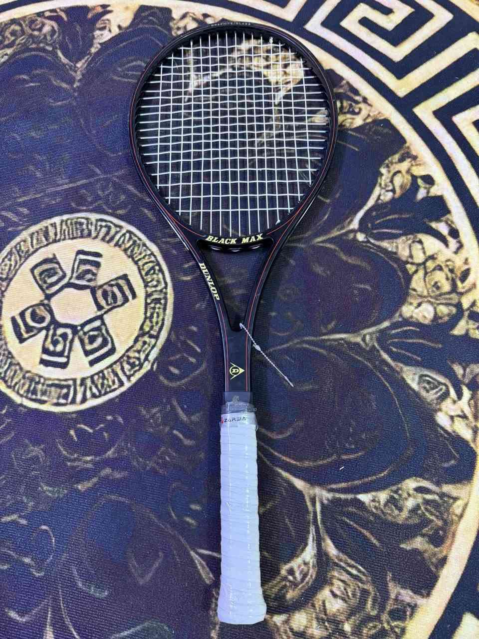 مضرب من امزون تنس شركة DUNLOP اليابانية
BLACK MAX
اوفر گرب جديد
وزن 348 غرام
كرب 2
جديد نضافتة 100‎%‎


**إذا كنت صاحب هذا الإعلان وتريد حذفه لأي سبب، رجاءا أرسل رسالة إلى الدعم الفني**