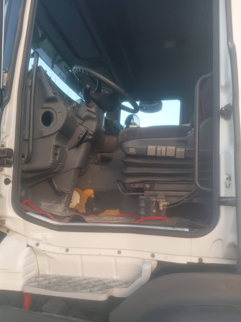 السلام عليكم سكانيا عكرب للبيع مجموعه خفيفه 26 كير 3ب3محرك 8 انجكترلاتنقيص ولا تبخير الرقم بصره سنويه ل 28 الموديل 2001 مامعلايه تحويل السياره كفاله عامه مكاني البصره الزبير الرقم الهاتف ***********
