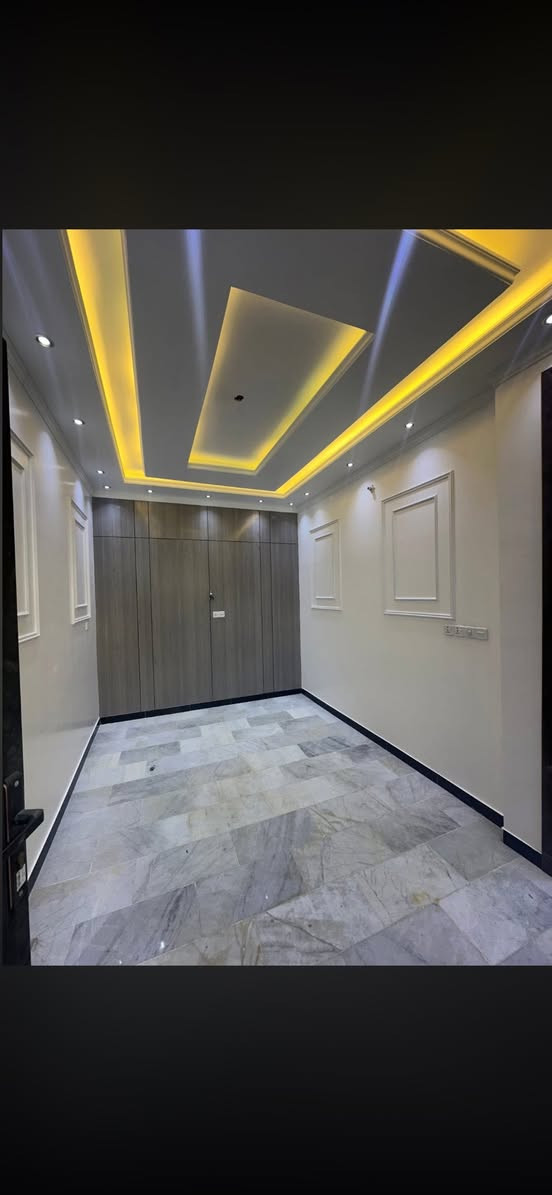 مشتمل 50م ركن للبيع في منطقة حي البيضاء / فرع مخلالات المصطفى قرب البنوك
واجهـة 8م* نزال 6،5م

يحتوي على 

الطابق الارضي

( مدخل استقبال منفصل ) 

+ مطبخ حار بارد

 مع خدمات 

الطابق الاول 

 2غرف نوم سويت

الطابق الثاني 

غرفه نوم + خدمات + سطح وبيتونة

للاستفسار الاتصال بالرقم او مراجعة مكتب الهدف للعقار الكائن في شارع الكنيسة باتجاه الجسر قرب مكوى ريحانه
***********
