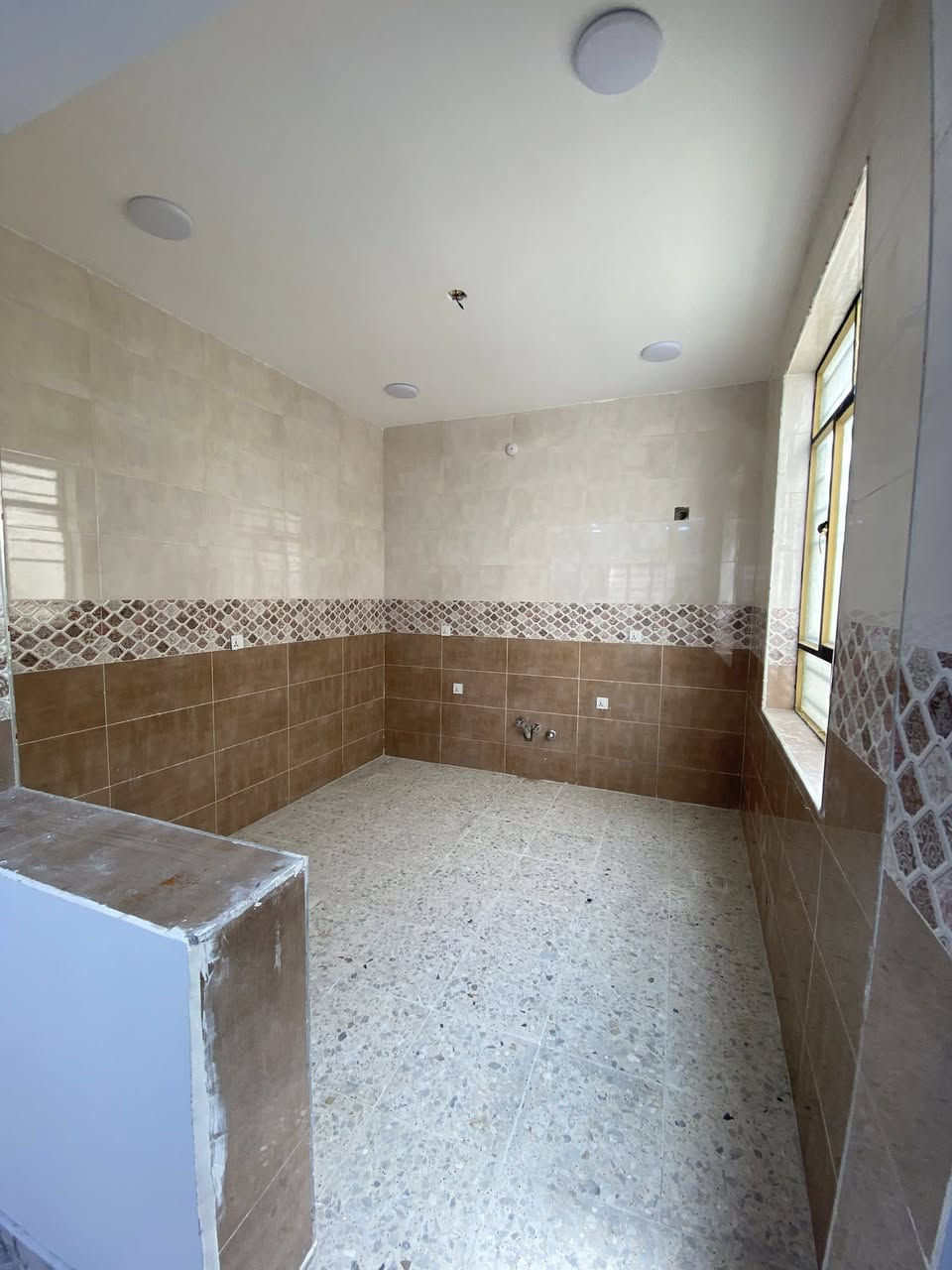 شقق جديده زيرو للإيجار
ب سعر ٥٠٠-٥٥٠ فقط (للعوائل فقط)
📍 الاعظمية-سوق الاعظمية مقابل ابو حنيفه
غرف نوم عدد (٢)
صاله 
مطبخ 
خدمات 
بالكون 
ملاحضة:البنايه تحتوي على ٤ شقق فقط
درج وليس مصعد 
للتفاصيل :***********
