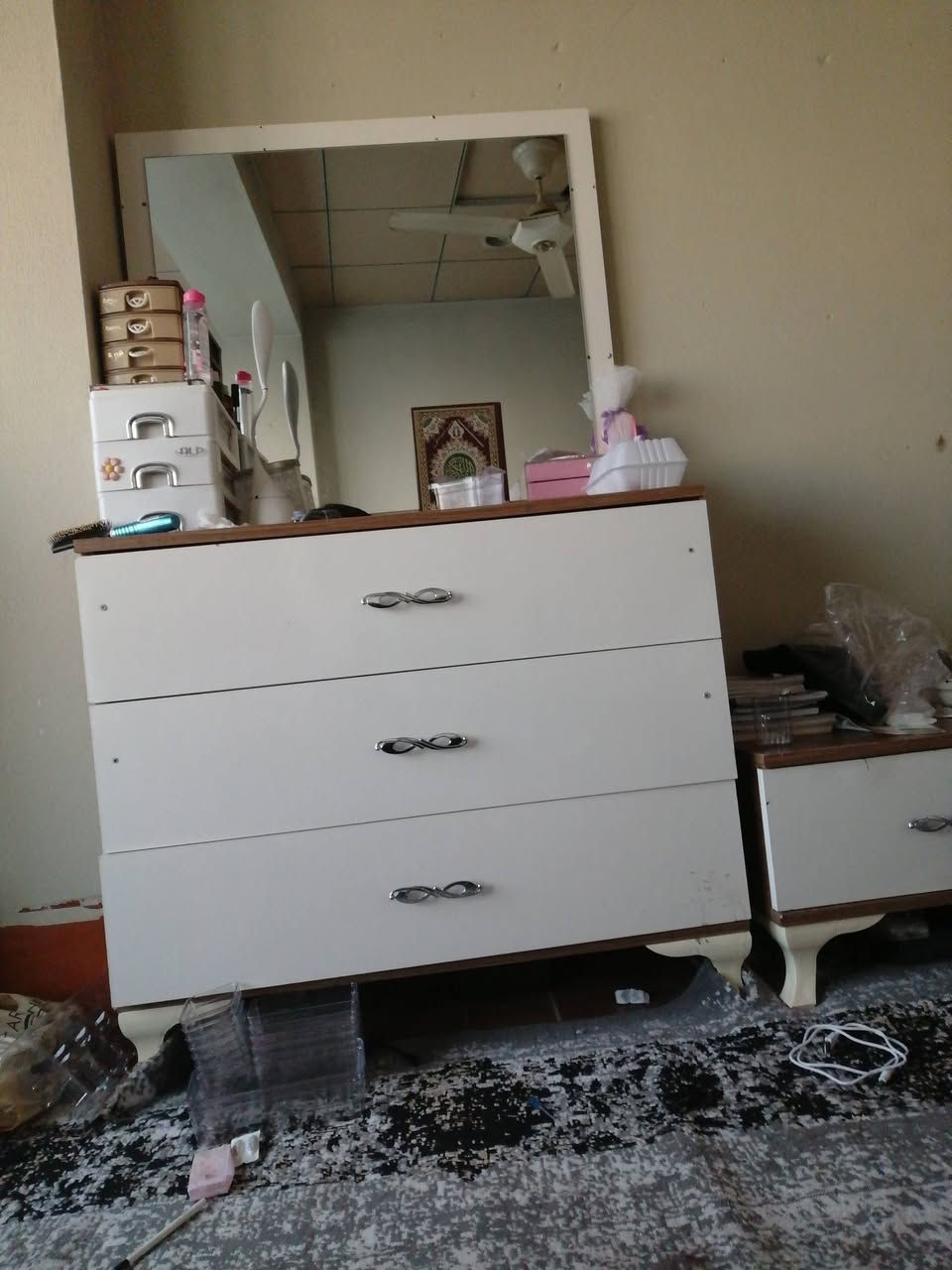 تاقمی نوستن 225 هەزار
ناونیشان سلێمانی کانی کوردە 
زۆر پاکە هەڵوەشاندنو بارکردنی عایدی خۆمانە 
***********
