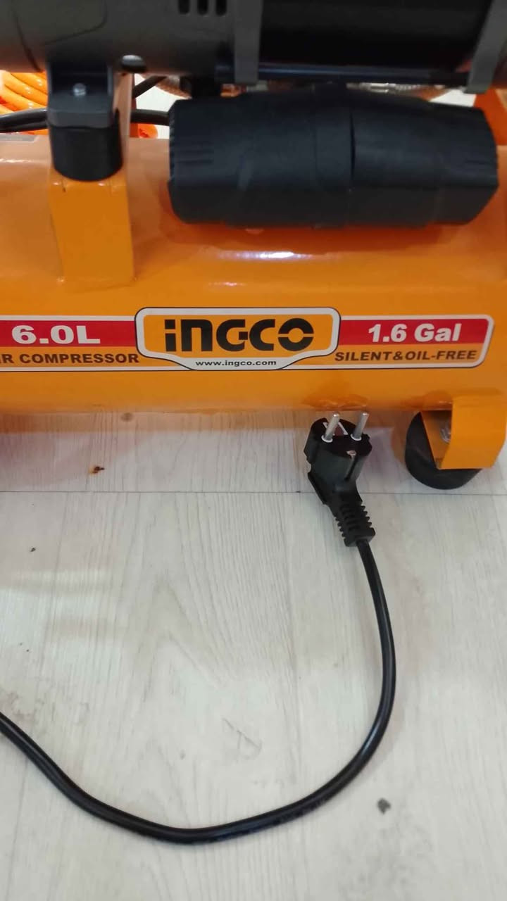 كمبريسر 6لتر كاتم للصوت جديد ما مستعمل سعر 95الف .مع صوندات.اربيل محلة هفالان. *********** أربيل, العراق
