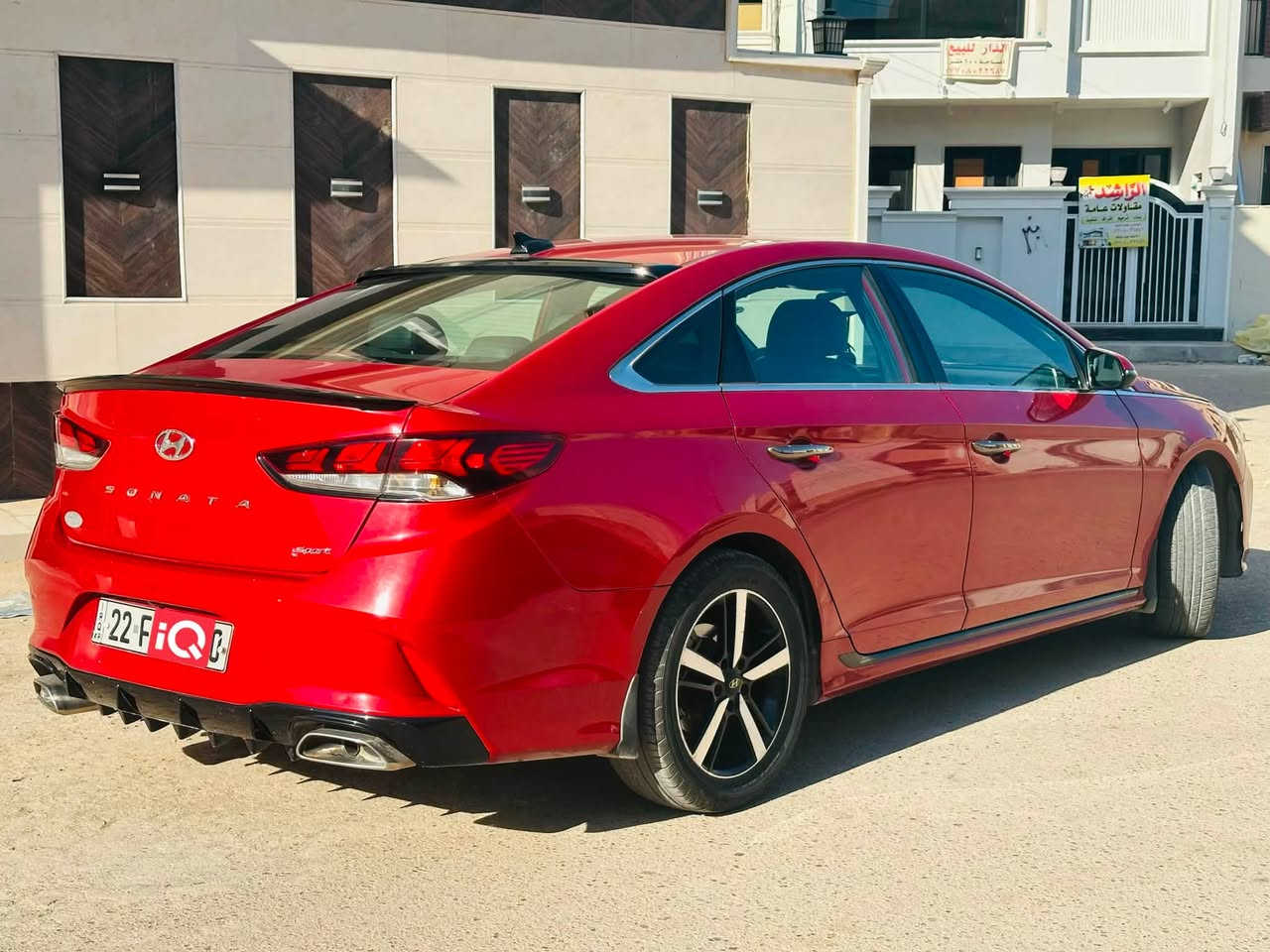 مساء الخير 
للبيع سوناتا 2019 sport GDI
محرك 2.4 ماشيه 87,000 ميل رقم اربيل كشنات نصف جلد كاميرا خلفية فتحة سقف بصمة شاشة رادار شاحن لاسلكي ضربتها چاملغ خلفي وباب وحادثها زين مو قوي وموجوده صورة الحادث والدعامية الامامية البلاستك مبدلة هم سعر السيارة 15,500 يعني 155 ورقة ليحب يتفضل على هذا الرقم ***********
