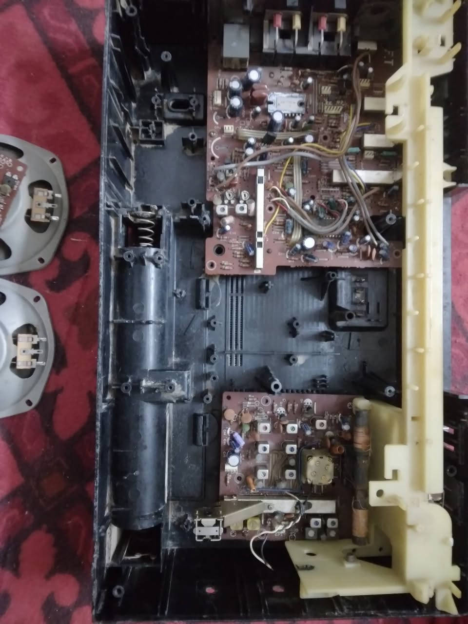 مرحبا اخون للبيع يوجد لدينا قطع قيار مسجلات مؤسسه وكفرات وميكانيك شرط الشغل يوجد توصيل ***********
