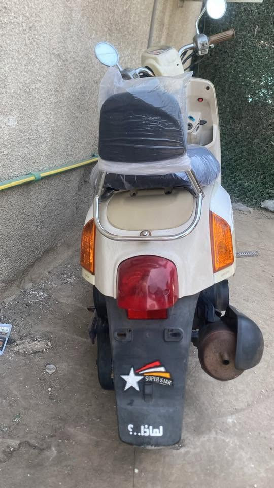 بوليس للبيع الدراجه رمبه كلشي بيهه مكفول السعر مليون و100 وبيهه مجال حك الجيه عنواني بغداد كراده رقم ***********💁🏽
