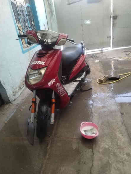 السلام عليكم سكنس للبيع الدراجة شغل واطلع وياهة صالنصات 3 وبيهة تزويد مبين بالصور رايدهة ب 750 مكاني بغداد شعلة
***********
