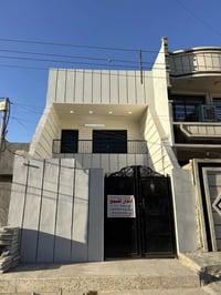 � دار للبيع • المساحة: 100 متر  • الواجهة: 5 م  • النزال: 20 م  • السن...