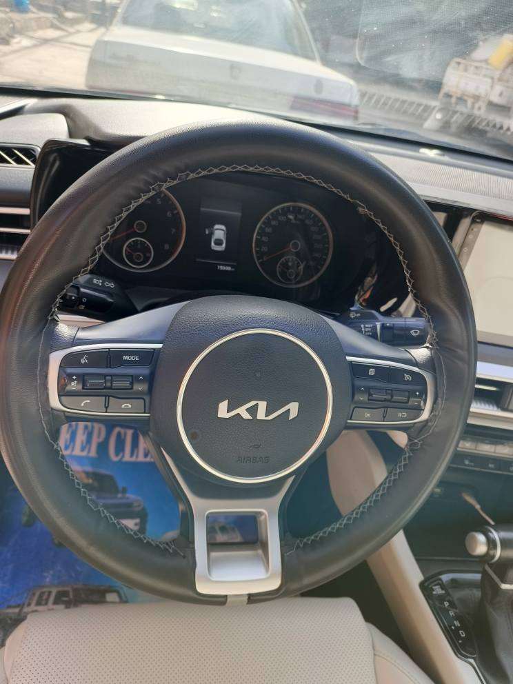 مواصفات
كشن كهرباء 
لايت اربع عدسات
لد خلفي متصل 
جنطه بصمه
حساس خلفي 
شاشه كبيره 
كامره خلفيه
مثبت سرعه
تحكم جهتين
اربع انواع قياده
او بعد بيه موصفات معروفه 
سياره احله من الصور 
رقم تليفون
*********** الرفاعي, ذي قار
