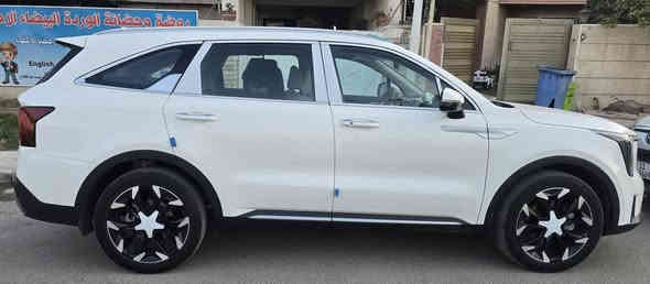 سورنتو 2025 خليجي بغداد ضمان الدولية ٥ سنوات وأربع تبديلات دهن مجانا . مواصفاتها 
محرك ٤ سلندر ٢٥٠٠
بانوراما 
بصمة وتشغيل عن بعد 
صندوق كهرباء 
كرسي كهرباء 
ويل ٢٠ 
شاشة كبيرة متصلة 
كامرة دوارة 
حساس أمامي وخلفي 
حساس تاير 
لايت زنون 
سبعه راكب 
داخل جلد 
مانع انزلاق ومانع انحدار 
فول تحكمات استيرن 
مود درايف 
مري ترحيب وشفط 
السيارة ماشية ١٥  ومكفوله بدون صبغ . فقط بارد اربع أصابع بالصندوق السعر ٢٨ لاستفسار***********
