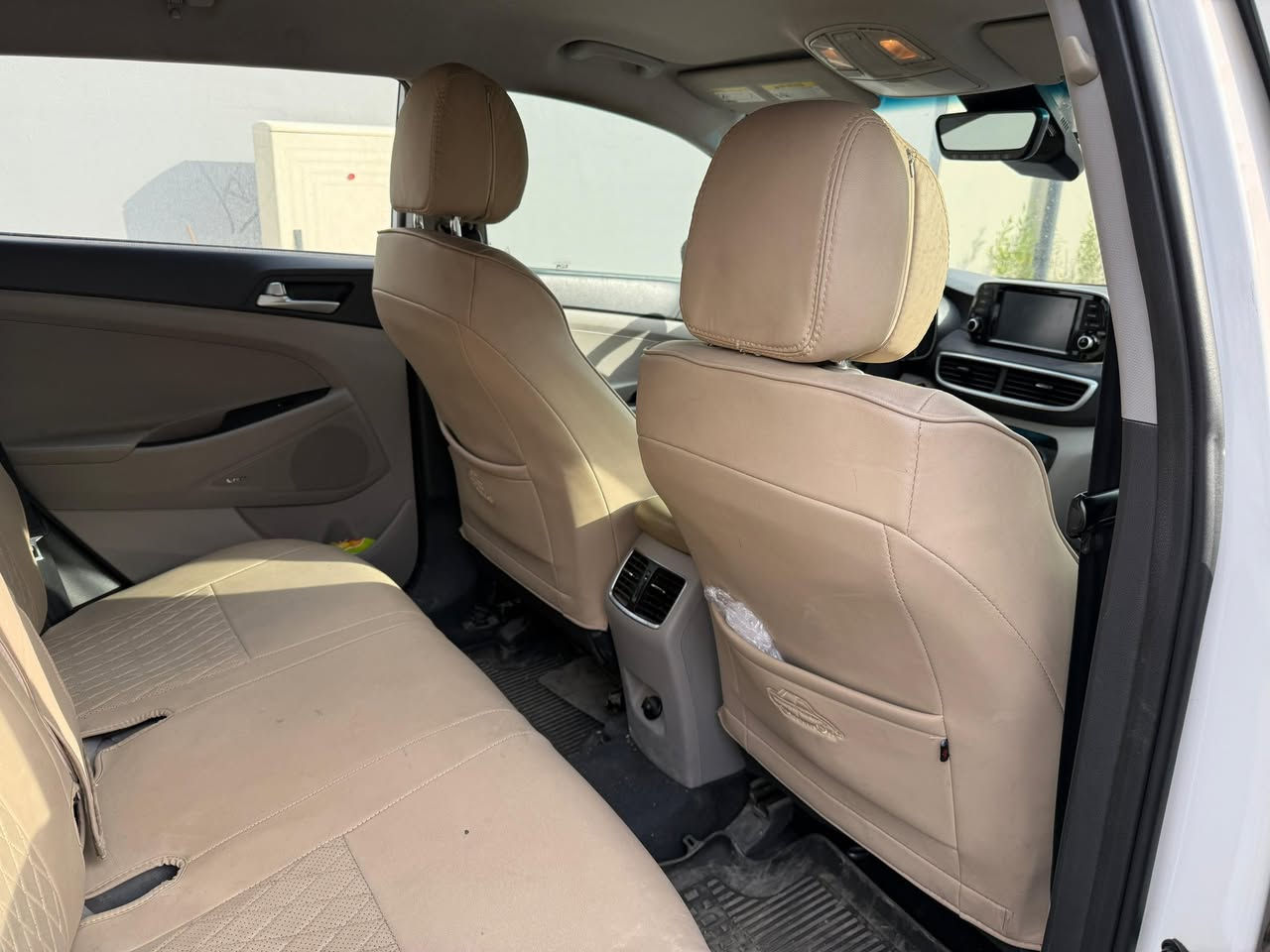 #توسان (2020)
فول عدا الفتحه
وارد أمريكي  قطعتين
سيارة نظيفة وجاهزه من كلشي
مكينة 2400gdi
شاشة كار بلي
كامرة خلفية
كرسي كهرباء
كشنات تدفئه 
رادار توقف ذاتي 
تحديد مسار 
سايد بريك دكمه 
داخل لونين 
اوتو هولد 
رادار امامي 
2 انضمة قياده  
قطعتين تبريد 
تحكمات ستيرن 
وبيها بعد مواصفات 
مكاني بغداد  (بيها رصعات قليله مل حصو)
السعر 175 وبيها مجال 
للتواصل ***********
