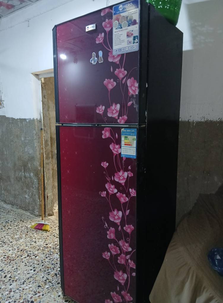 ثلاجه هيروا حجم كبير ٢٨ قدم تجميد خير من الله ابلادية ماداخله تصليح شرط الفحص نظيف مثل ماموضح بلصور تجميد فول الفول السعر ١٨٥ الف مع مجال جدا قليل للشراي *********** النجف, العراق
