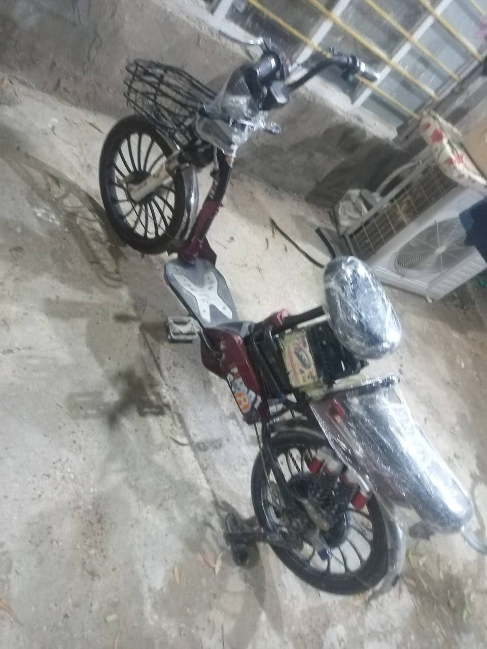 السلام عليكم باسكل شحن حجم ٢٠ للبيع في كربلاء نضيف بطاريات جدد سعر ٢٥٠الف يرهم مراوس بدراجه للاستفسار الاتصال على *********** موجود واتساب
